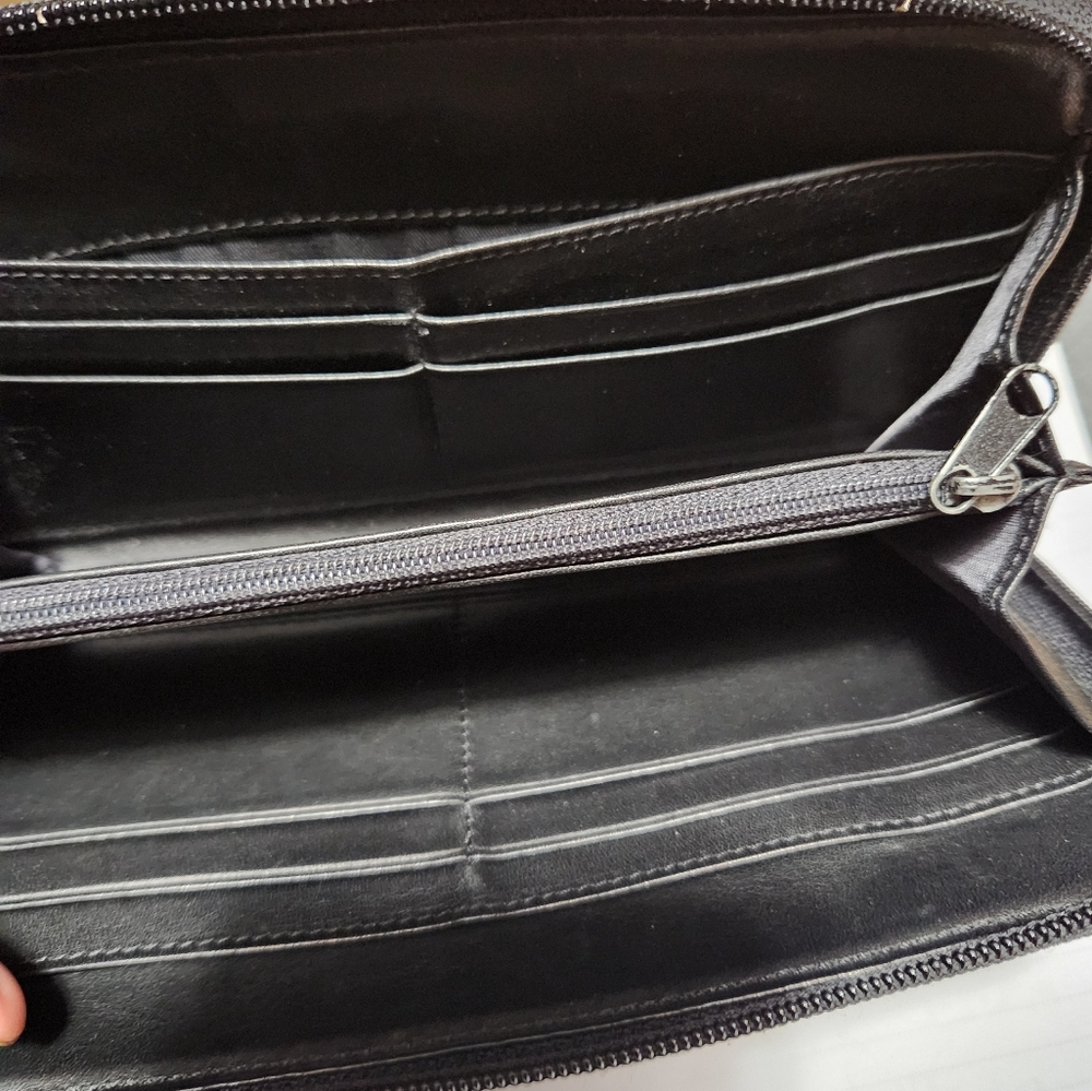 SOLD!!!!! DKNY Black Zip Around Wallet/Vintage - Picture 4 of 8